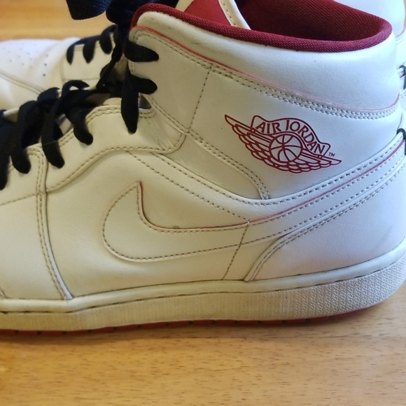 jordan 1s - Picture 4 of 8